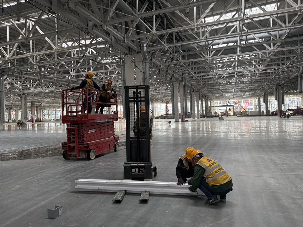 工藝配電母線(xiàn)安裝 2.jpg