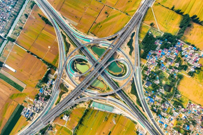 安徽建工自主投資建設的徐淮阜高速。安徽建工集團供圖